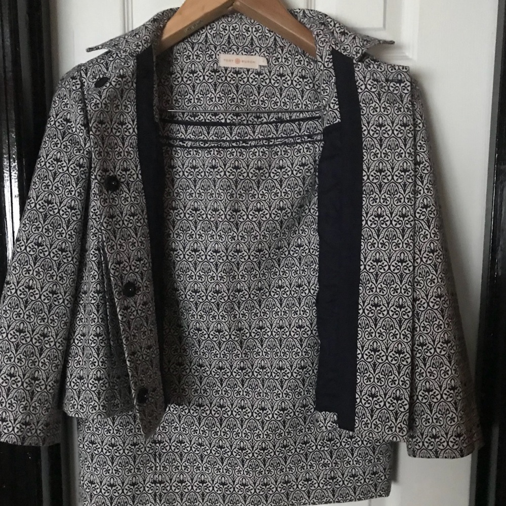 Two Pieces Suits - Picture 4 of 4